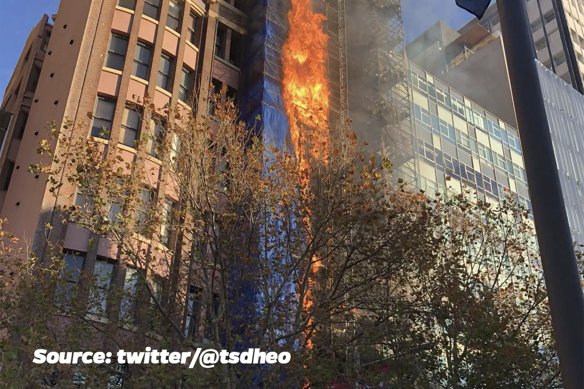 news-fire-on-constrcution-scaffolding